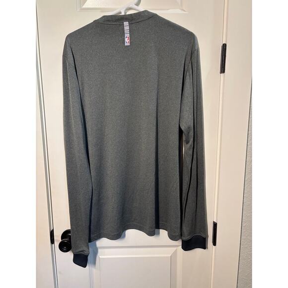 Chicago Bulls Long Sleeve Shirt Size XL - Picture 2 of 3